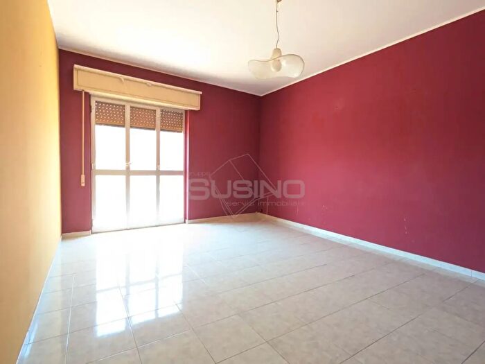 Appartamento con 8 locali in vendita in Via Giusti, Floridia
