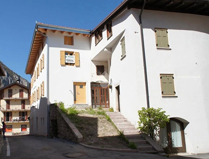 Appartamento trilocale in vendita in Via Giuseppe Garibaldi, Fai Della Paganella