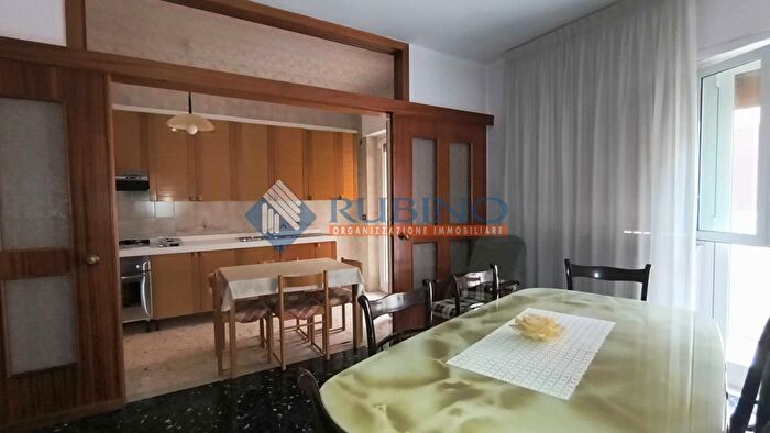 Appartamento quadrilocale in vendita in Via Bixio, Monopoli