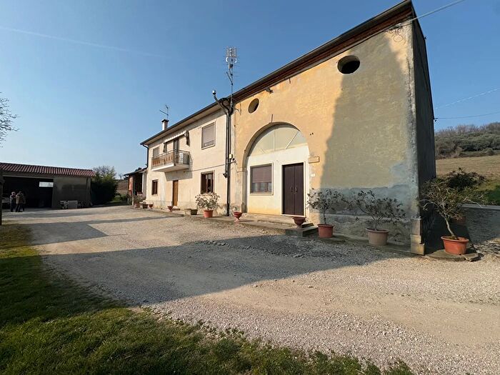 Casa con 9 locali in vendita in Via Costa, Sossano