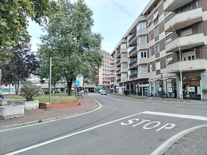 Appartamento bilocale in vendita in Piazza San Lorenzo, Trezzano Sul Naviglio