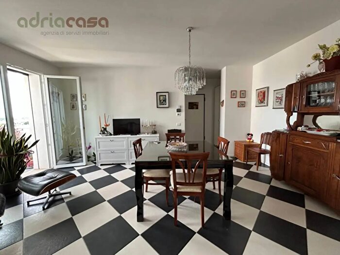 Appartamento quadrilocale in vendita in Via della Repubblica, Coriano