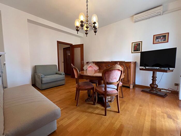 Appartamento bilocale in affitto in Via Carnevali Antonio, Milano