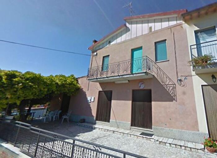 Appartamento con 6 locali in vendita in Castiglione Del Lago