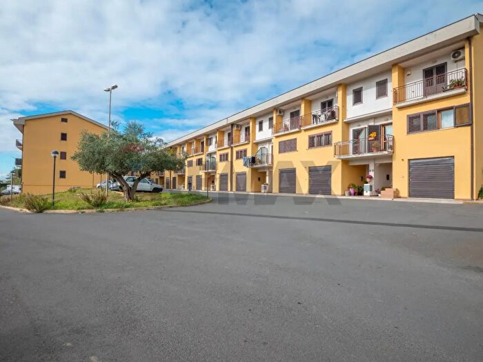 Appartamento con 5 locali in vendita in Via Salvatore Carnevale, Caltagirone