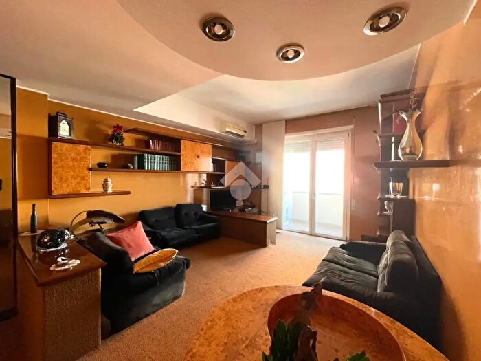 Appartamento trilocale in vendita in Via Filippo Reina, Saronno