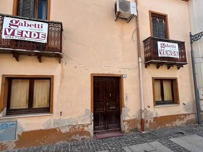 Casa con 6 locali in vendita in Via Garibaldi, Oristano