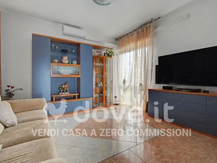 Appartamento trilocale in vendita in Via Giulio Cesare, Bareggio