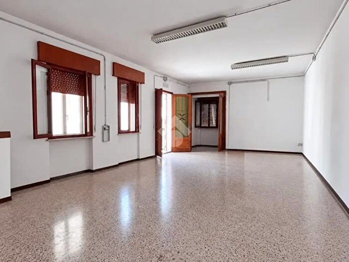 Appartamento trilocale in vendita in Via Aglaia Anassillide, Montebelluna