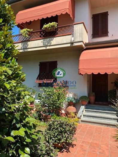Casa con 6 locali in vendita in Buggiano