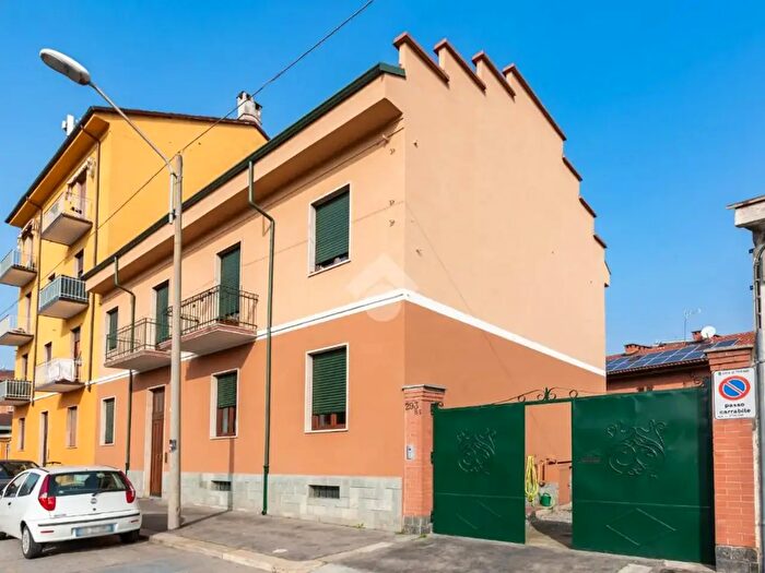 Casa con 12 locali in vendita in Strada Antica di Grugliasco, Torino