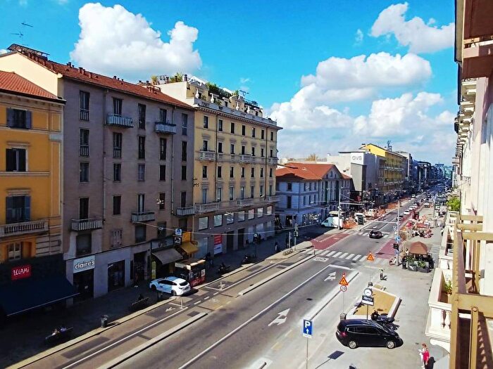 Appartamento trilocale in affitto in Via Lazzaro Spallanzani, Morgagni, Milano