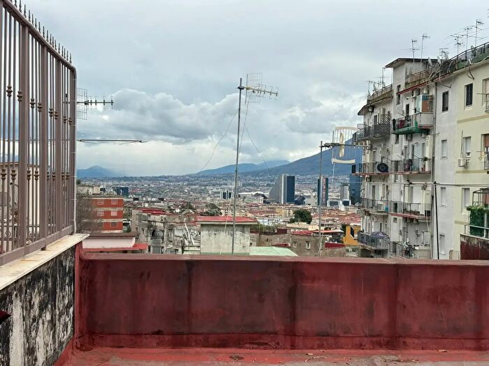 Appartamento con 5 locali in vendita in Salita Miradois, Napoli