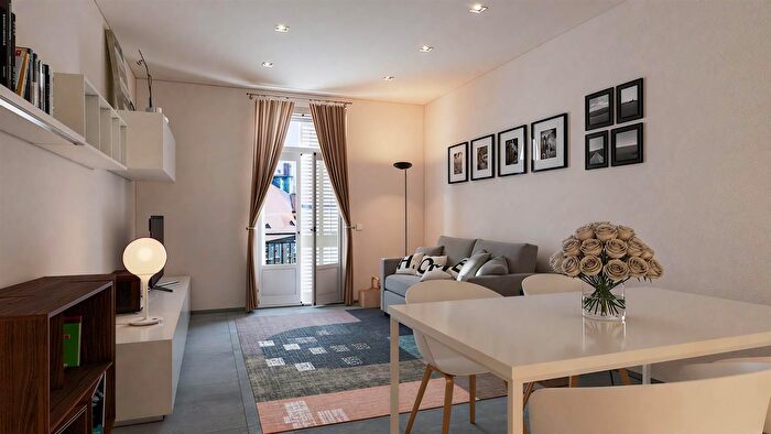 Appartamento trilocale in vendita in Via Pragelato, Torino