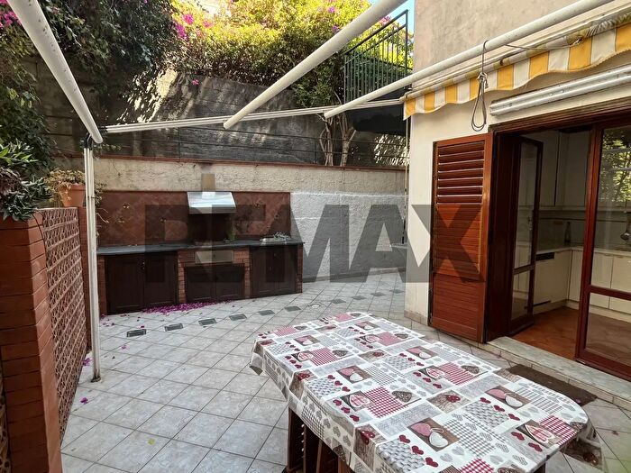 Appartamento trilocale in vendita in Via Casale a, Acireale