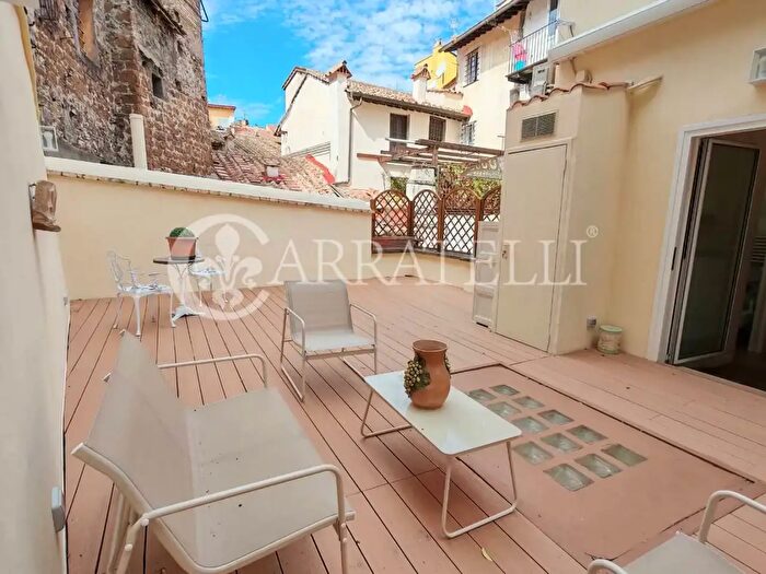 Appartamento trilocale in affitto in Via dei Coronari, Roma