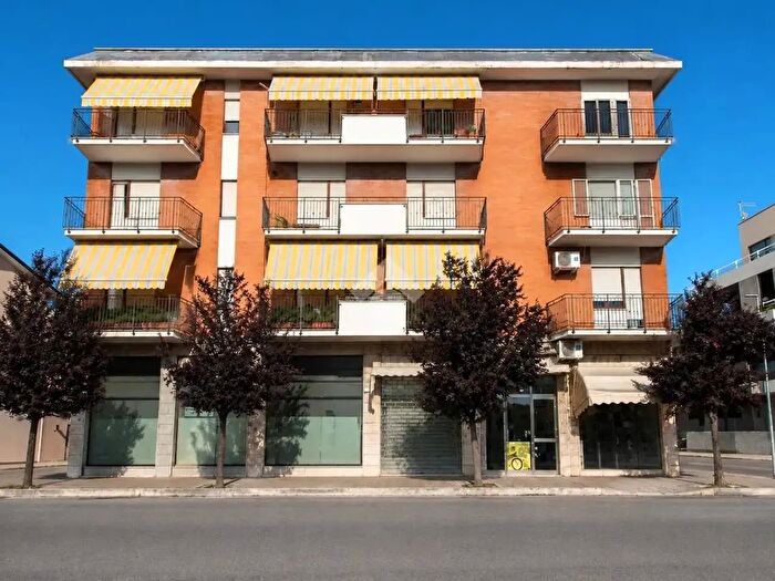 Appartamento quadrilocale in vendita in Via Simoncini, Giulianova