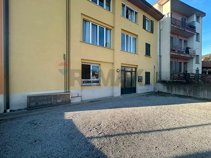 Appartamento trilocale in vendita in Via Viggiu, Saltrio