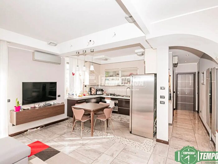 Appartamento trilocale in vendita in Via I Maggio, Vimodrone