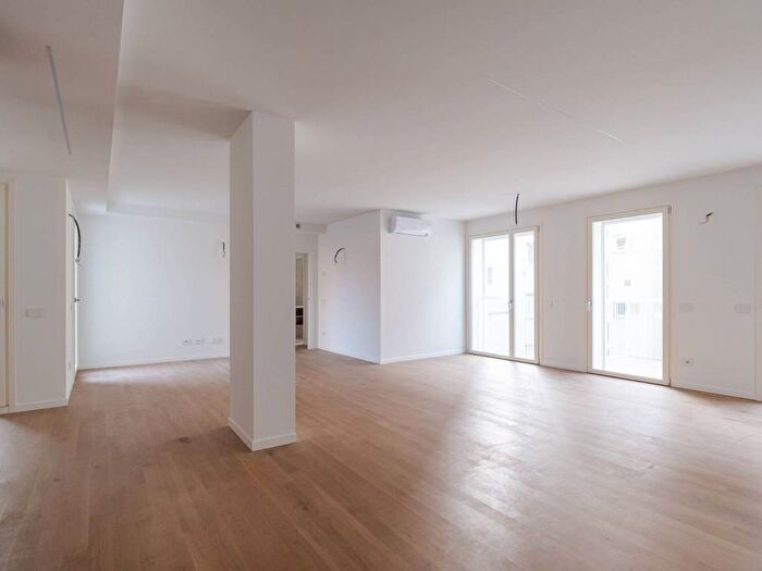 Appartamento con 5 locali in affitto in Via Piero della Francesca, Sempione, Milano