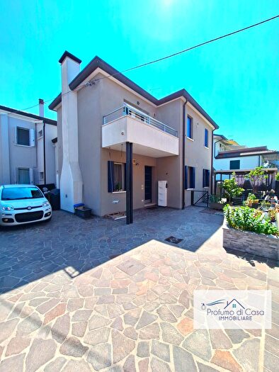 Casa quadrilocale in vendita in Via Sacro Cuore, Padova