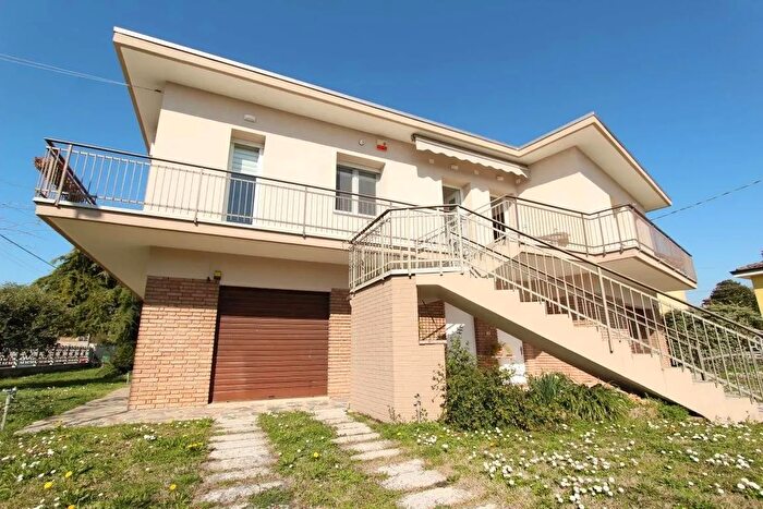 Casa con 6 locali in vendita in Via della Pace, Zevio