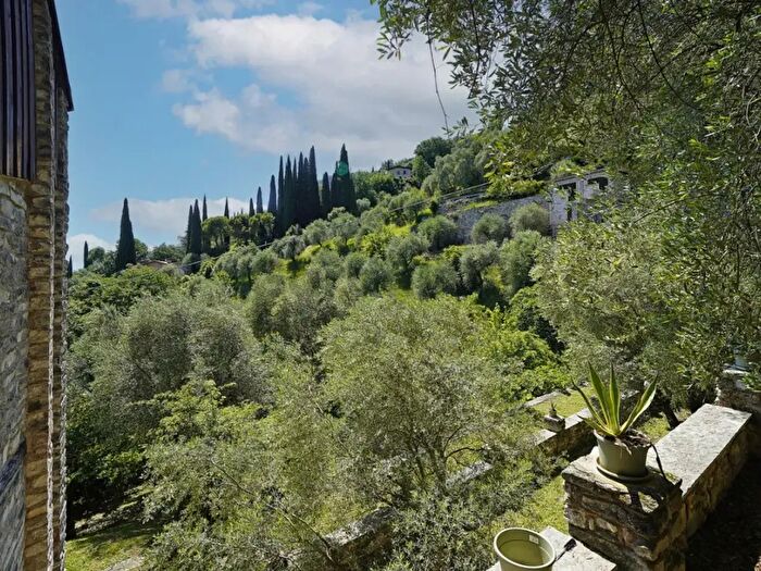Casa quadrilocale in vendita in Via Angelo Feltrinelli, Gargnano