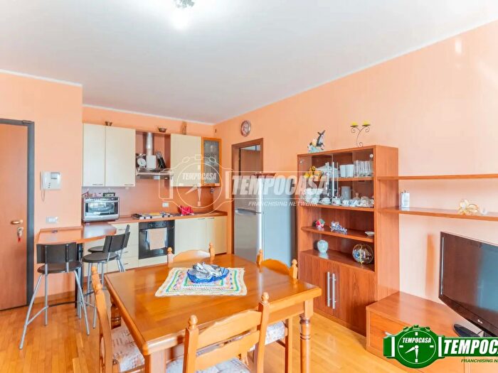 Appartamento bilocale in vendita in Via Martiri delle Foibe, Robecco Sul Naviglio