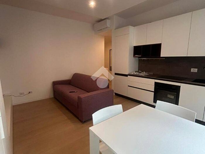 Appartamento trilocale in affitto in VIA CARDINALE MEZZOFANTI, Argonne Corsica, Milano