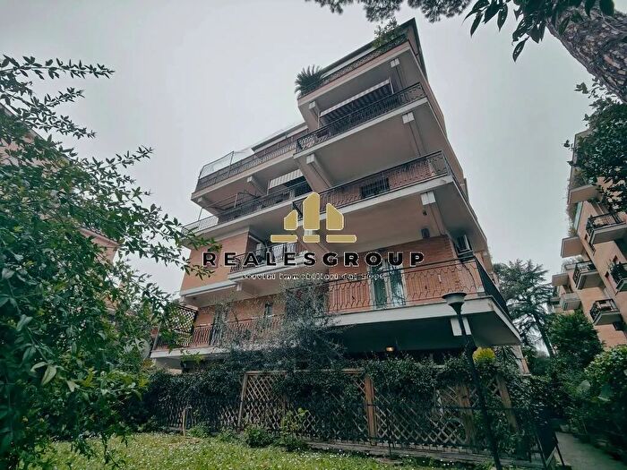 Appartamento quadrilocale in vendita in Via Cassia Roma, Roma