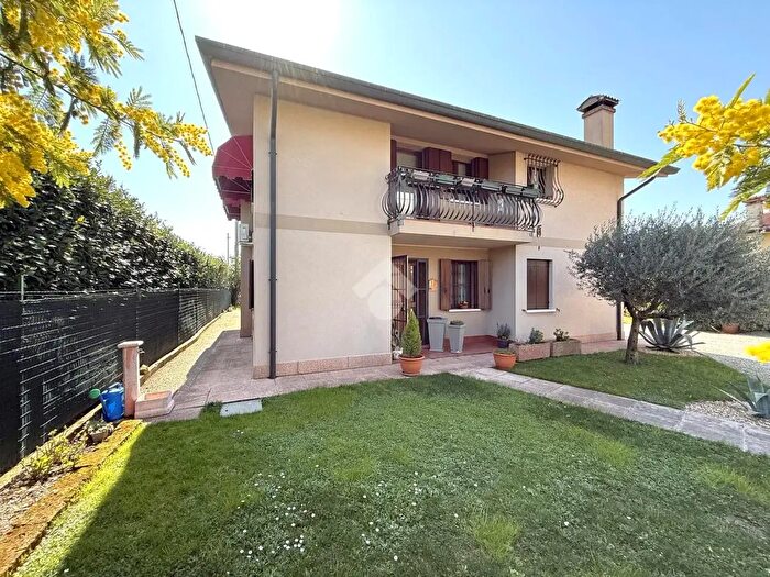 Casa con 7 locali in vendita in Galliera Veneta