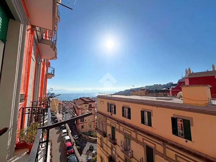 Appartamento con 5 locali in vendita in Via Torquato Tasso, Napoli