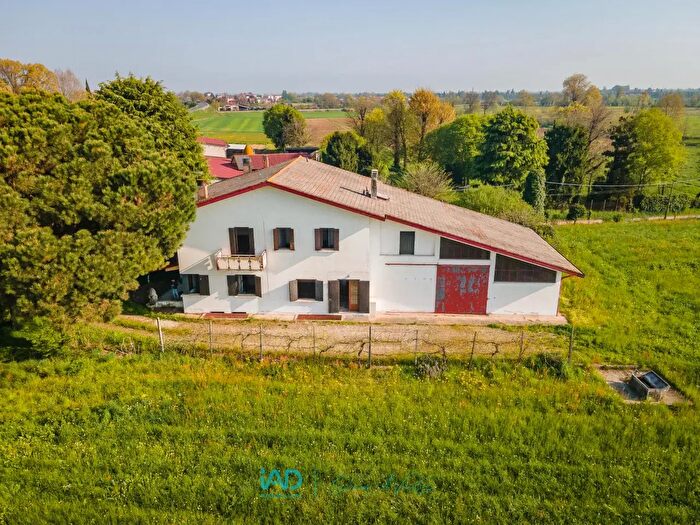 Casa con 9 locali in vendita in Strada dellOspedaletto, Vicenza