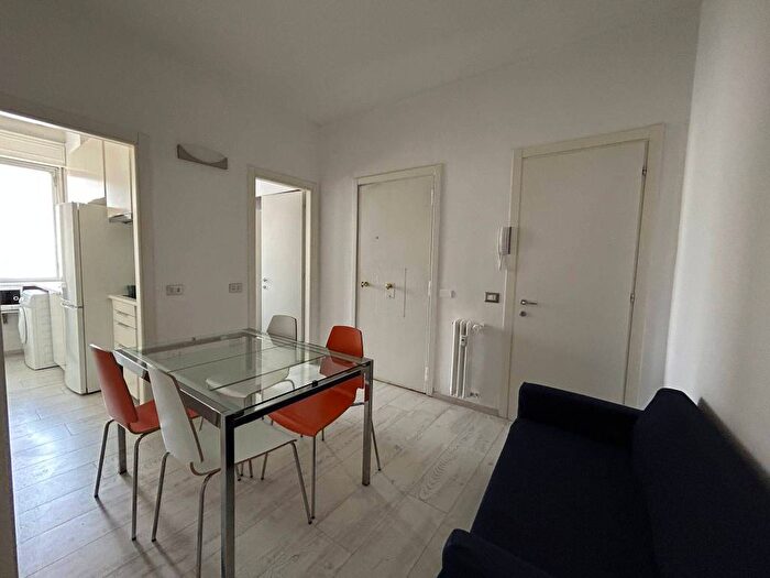 Appartamento trilocale in affitto in Viale Col di Lana, Corso San Gottardo, Milano