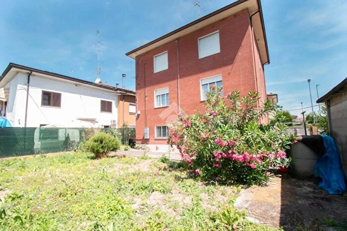 Casa con 6 locali in vendita in Via Gavignani, Carpi