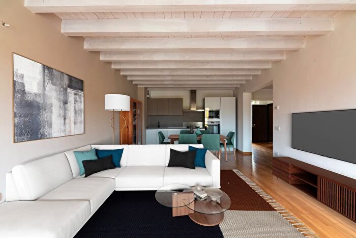 Appartamento trilocale in vendita in Piazza dei Martiri, Carpi