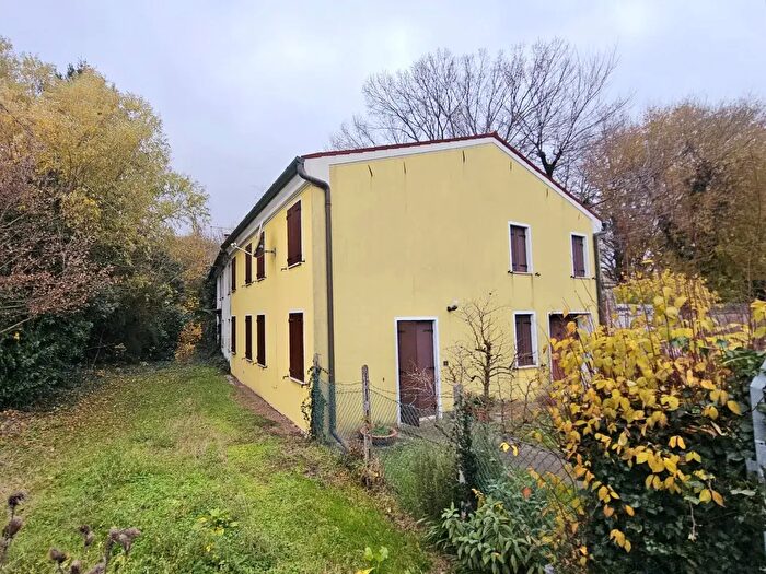 Casa quadrilocale in vendita in Via Ponticelli, Granze