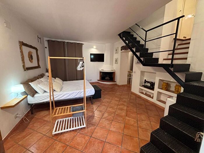 Appartamento trilocale in affitto in Via Giacalone, Castellammare, Palermo