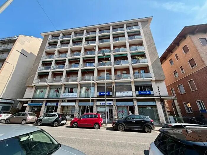 Appartamento con 6 locali in vendita in Via Torino, Biella