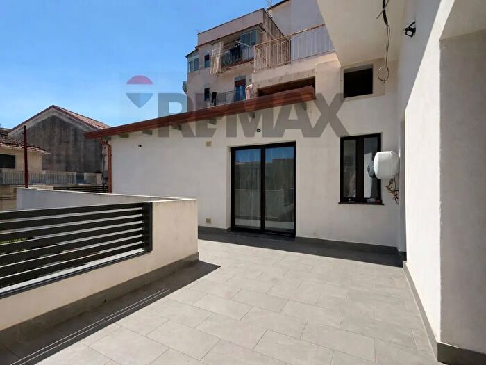 Appartamento con 9 locali in vendita in Viale Don Minzoni, Giarre