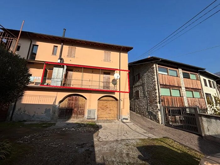 Appartamento in vendita in Via Longo N Adrara San Martino Bg Italia, Adrara San Martino