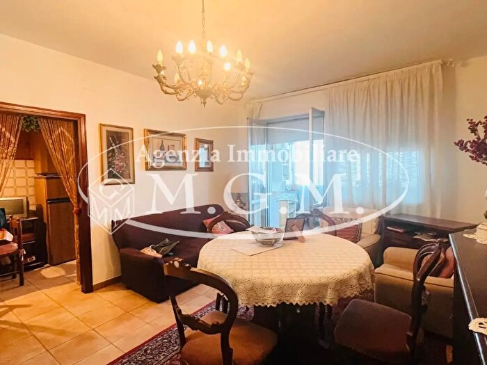 Appartamento con 5 locali in affitto in Cascina