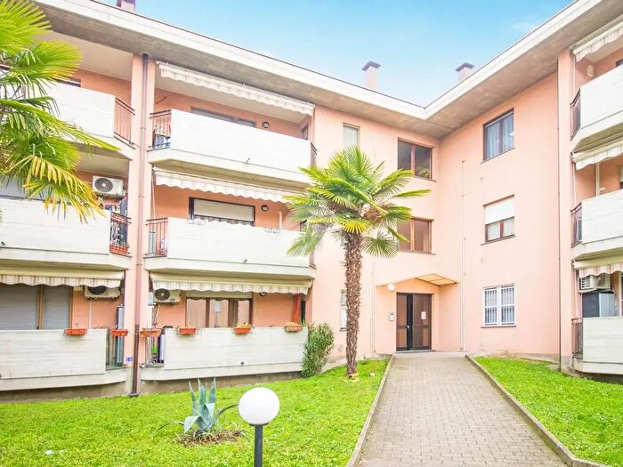 Appartamento quadrilocale in vendita in Via G Falcone, Garbagnate Milanese