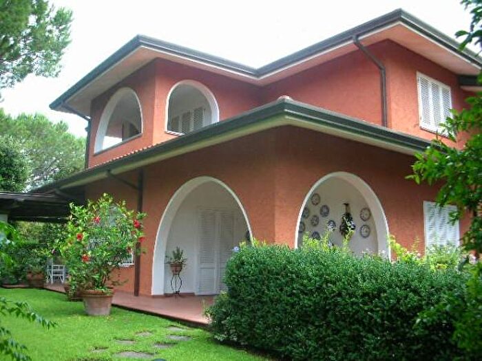 Casa con 6 locali in affitto in Forte Dei Marmi