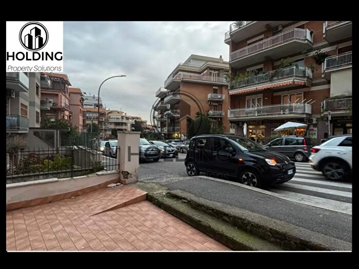 Appartamento quadrilocale in vendita in Via Santa Bernadette, Roma