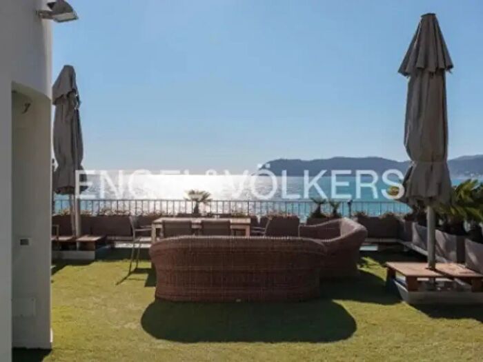 Appartamento quadrilocale in vendita in Passeggiata Luigi Cadorna, Alassio