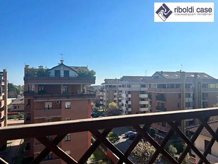 Appartamento con 5 locali in vendita in Cesano Maderno