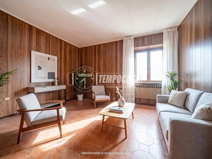 Casa quadrilocale in vendita in Via Trento, Ferno