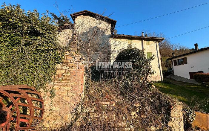 Casa trilocale in vendita in Via Montevecchio Savigno, Valsamoggia