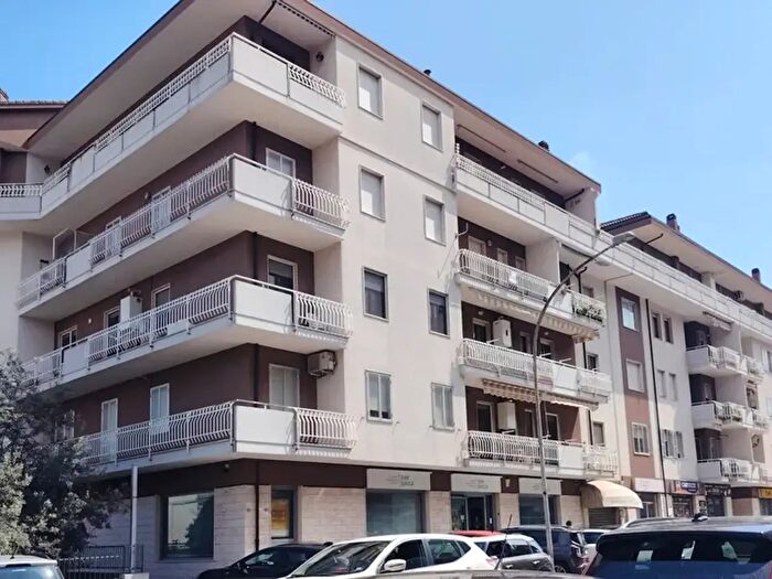 Appartamento con 6 locali in vendita in Via Ciccarone, Vasto